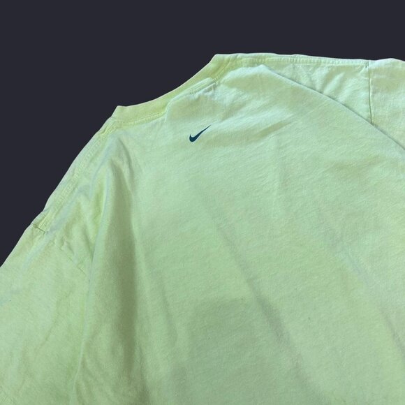Vintage 90s Green Nike T-Shirt - Picture 4 of 6